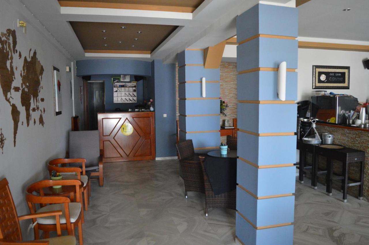 Iliana Hotel Paralia Buitenkant foto